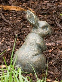 Bronzefigur Feldhase Horchend (Art.Nr. 88256)